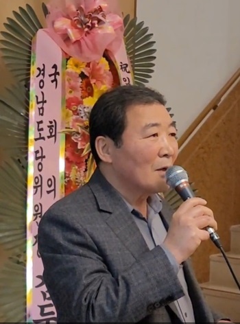 김인수 백범사상실천운동연합 대표가 인사말을 하고 있다.