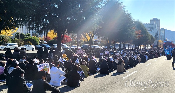 11월 25일 오후 창원에서 열린 퀴어문화축제 반대 집회.