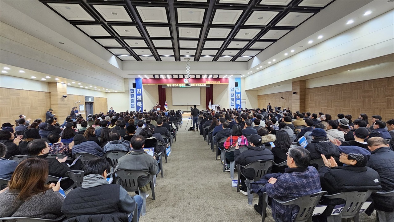 더불어민주당 김병욱 국회의원(분당을, 국토교통위원회)이 25일 ‘분당주민과 함께하는 김병욱 의정보고회’를 개최했다.
