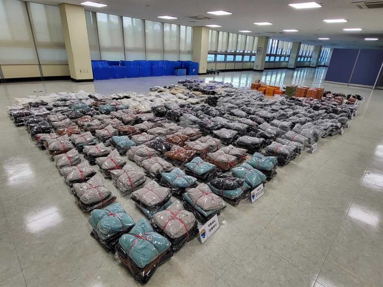 정품가 기준 18억 원 상당의 가짜 명품을 유통?보관하는 등 상표법을 위반한 11명이 경기도 공정특별사법경찰단에 검거됐다.