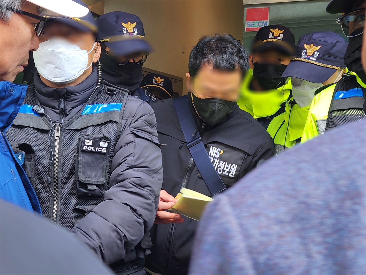 국정원이 지난 11월 7일 충남 농민회 사무실과 활동가들을 전격 압수수색했다. 