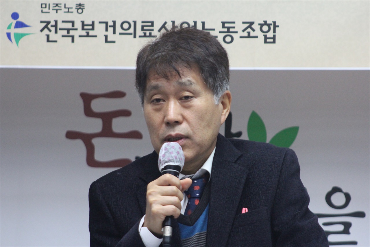 한국사회적의료기관연합회 김봉구 이사장이 "보다 효과적이고 인간적인 한국의 의료체계를 만들기 위해 열심히 일하겠다”고 소감을 말하고 있다.