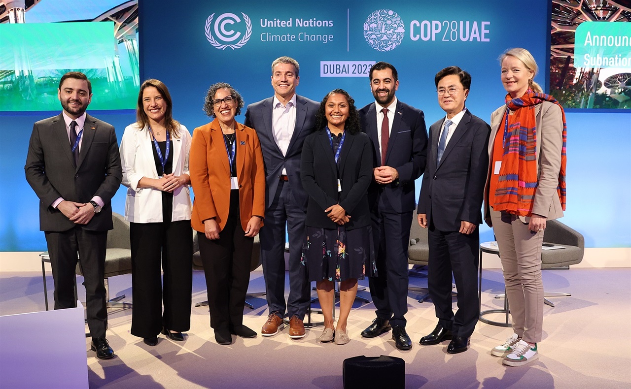 김태흠 충남도지사가 2일(이하 현지시각) 아랍에미리트(UAE) 두바이 엑스포시티 블루존에서 열린 제28차 유엔기후변화협약 당사국 총회(COP28) 지방정부 기후행동 정상회의 세션에 참석했다.
