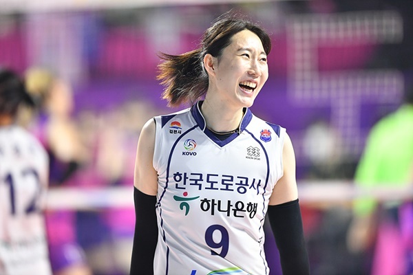  박정아는 프로 입단 후 12시즌 동안 활약하면서 현역 선수 공동 1위에 해당하는 5번의 챔프전 우승을 차지했다.