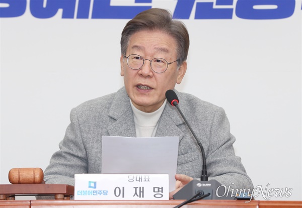 이재명 더불어민주당 대표가 6일 서울 여의도 국회에서 열린 최고위원회의에서 발언하고 있다.

