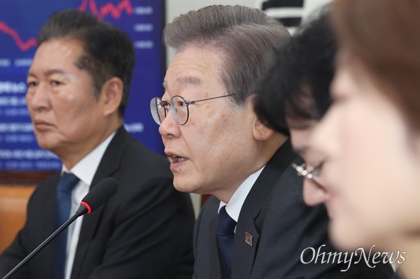 이재명 더불어민주당 대표가 8일 서울 여의도 국회에서 열린 최고위원회의에서 발언하고 있다.