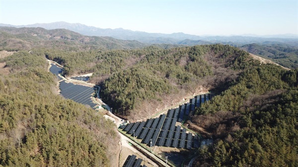 봉화군 화천리 군민 분양형 태양광 발전소의 전경