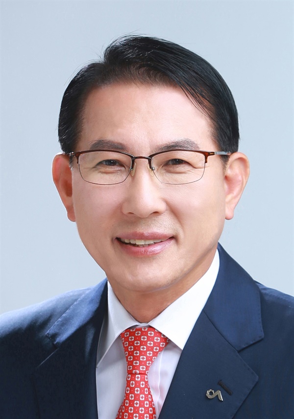 이완섭 서산시장이 한국공공자치연구원이 주최한‘2023년 올해의 지방자치 CEO’로 선정됐다.