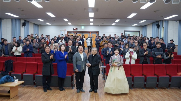 안중근의사기념사업회 아산지부가 지난 9일 아산교육지원청 대강당에서 출범식을 개최했다.