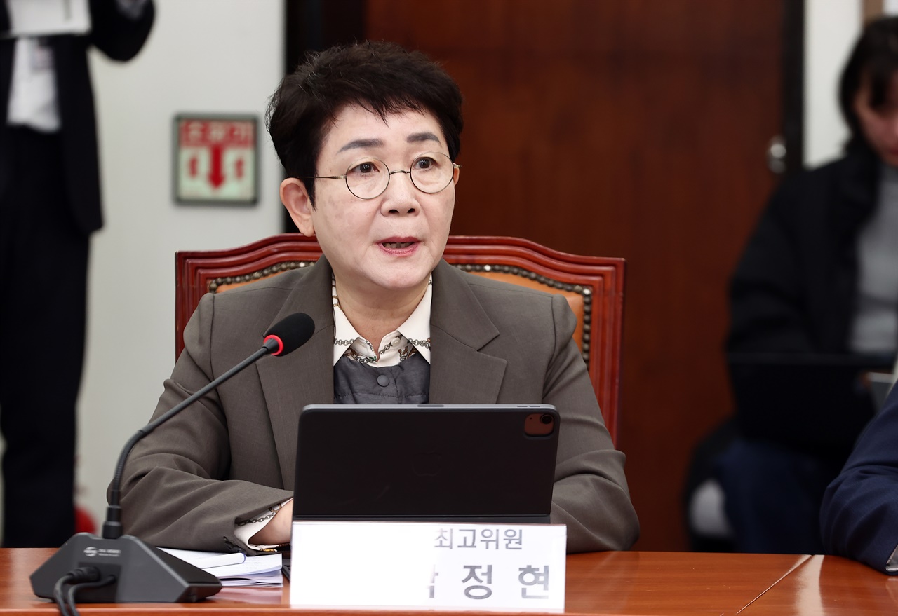 더불어민주당 박정현 최고위원이 최고위원회에서 발언하고 있다.
