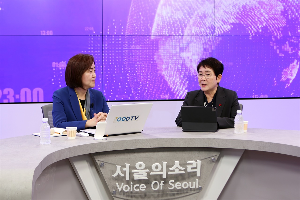 더불어민주당 박정현 최고위원이 11일 유튜브 이은영TV에 출연해 질문에 대답하고 있다.