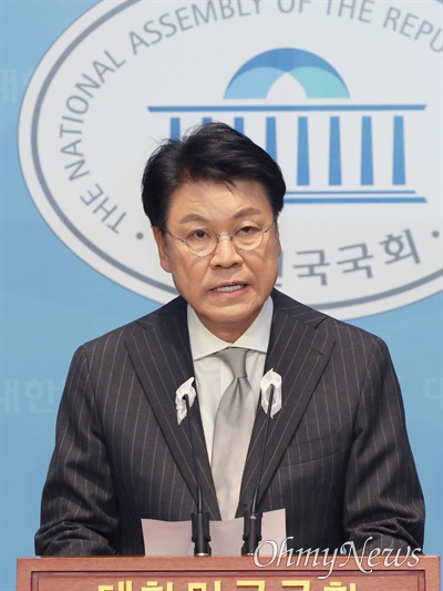 장제원 국민의힘 의원이 12일 서울 여의도 국회 소통관에서 내년 총선 불출마 의사를 밝히고 있다. 