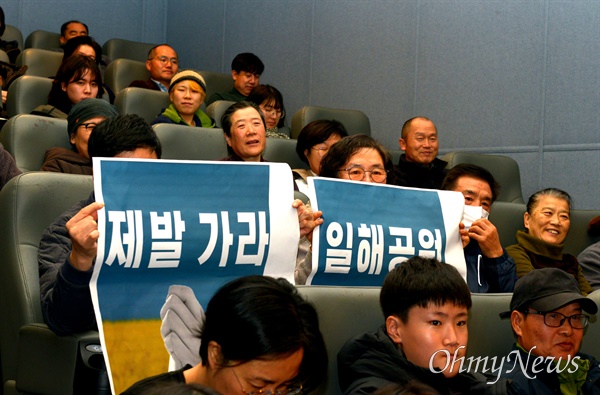 생명의숲되찾기합천군민운동본부는 12일 합천시네마에서 영화 <서울의 봄> 단체관람했다.