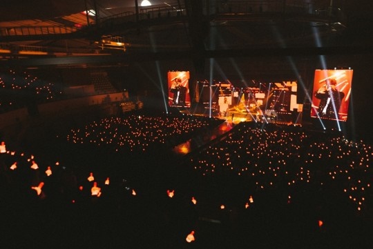  그룹 에픽하이의 20주년 콘서트가 성황리에 마무리되었다.