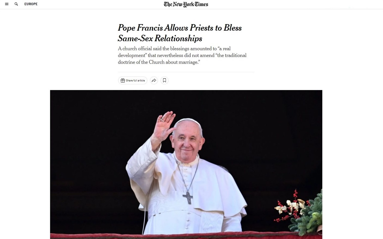 프란치스코 교황이 가톨릭 사제의 동성 커플 축복을 허용하는 역사적 결정에 공식 승인했다. 18일(현지시간) 교황청 신앙교리성은 '간청하는 믿음'이라는 이름의 선언문을 통해 이같이 밝혔다. 