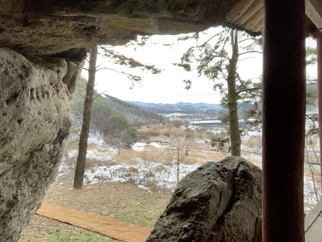 진안 쌍계정 동굴의 두물머리 바깥 풍경