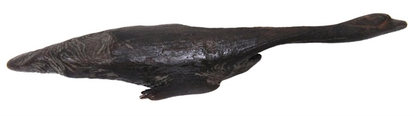 마도 해역에서 출수된 기러기 모양 나무 조각품.
