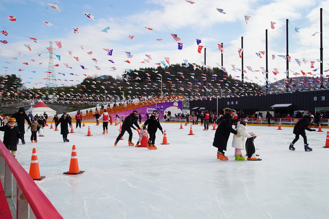 서산시의 겨울철 대표 놀이공간인 겨울 테마파크가 23일 개장했다. 
