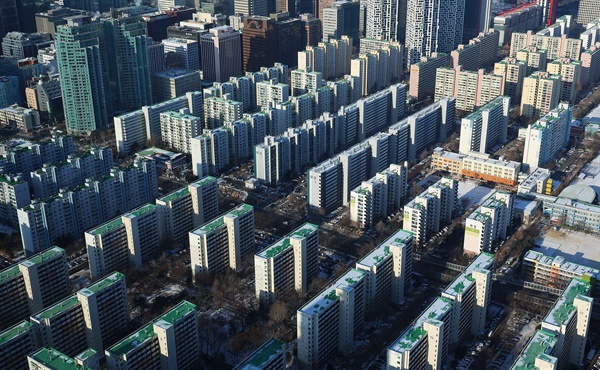 서울 여의도 63아트 전망대에서 바라본 서울 시내의 아파트 모습