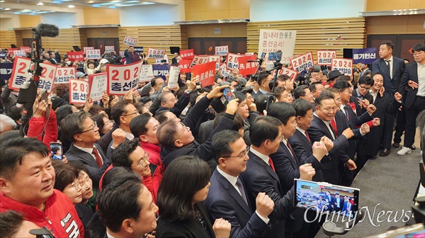 한동훈 국민의힘 비상대책위원장이 2일 오전 대전컨벤션센터에서 열린 대전시당 신년인사회에 참석해 총선 승리를 다짐했다.