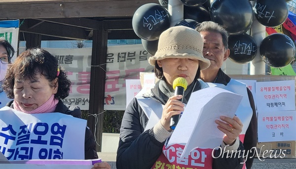  낙동강네트워크, 창원기후위기비상행동은 4일 오후 칠서산업단지복지회관 앞에서 기자회견을 열어 “낙동강유역환경청은 부산경남 상수원을 오염시키는 폐기물 처리시설 설치 불허하라”고 밝혔다.