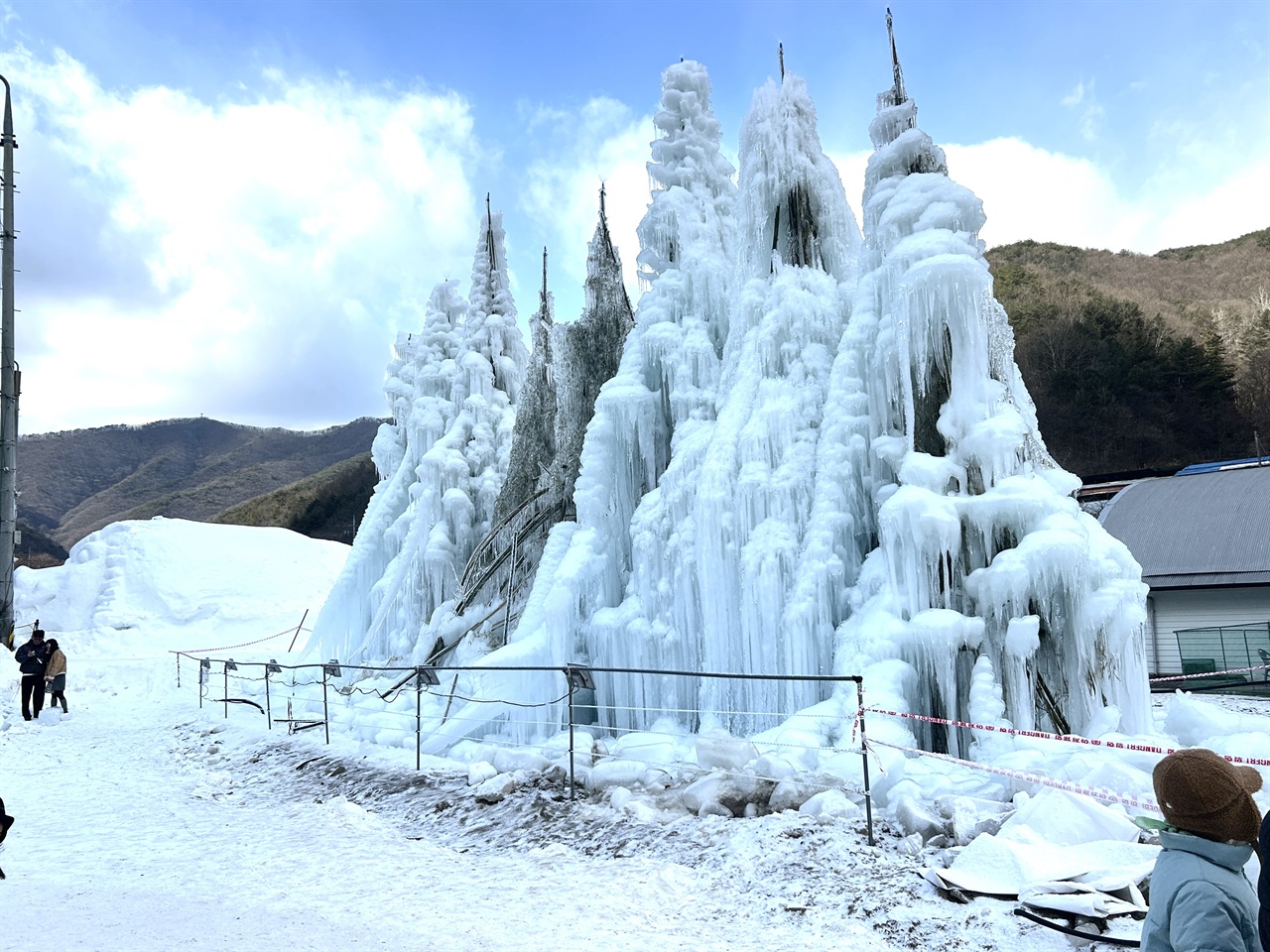 알프스마을은 지난 2008년부터 얼음분수축제가 열려 매년 많은 볼거리와 다양한 체험까지 할 수 있는 알프스마을 대표 축제다.