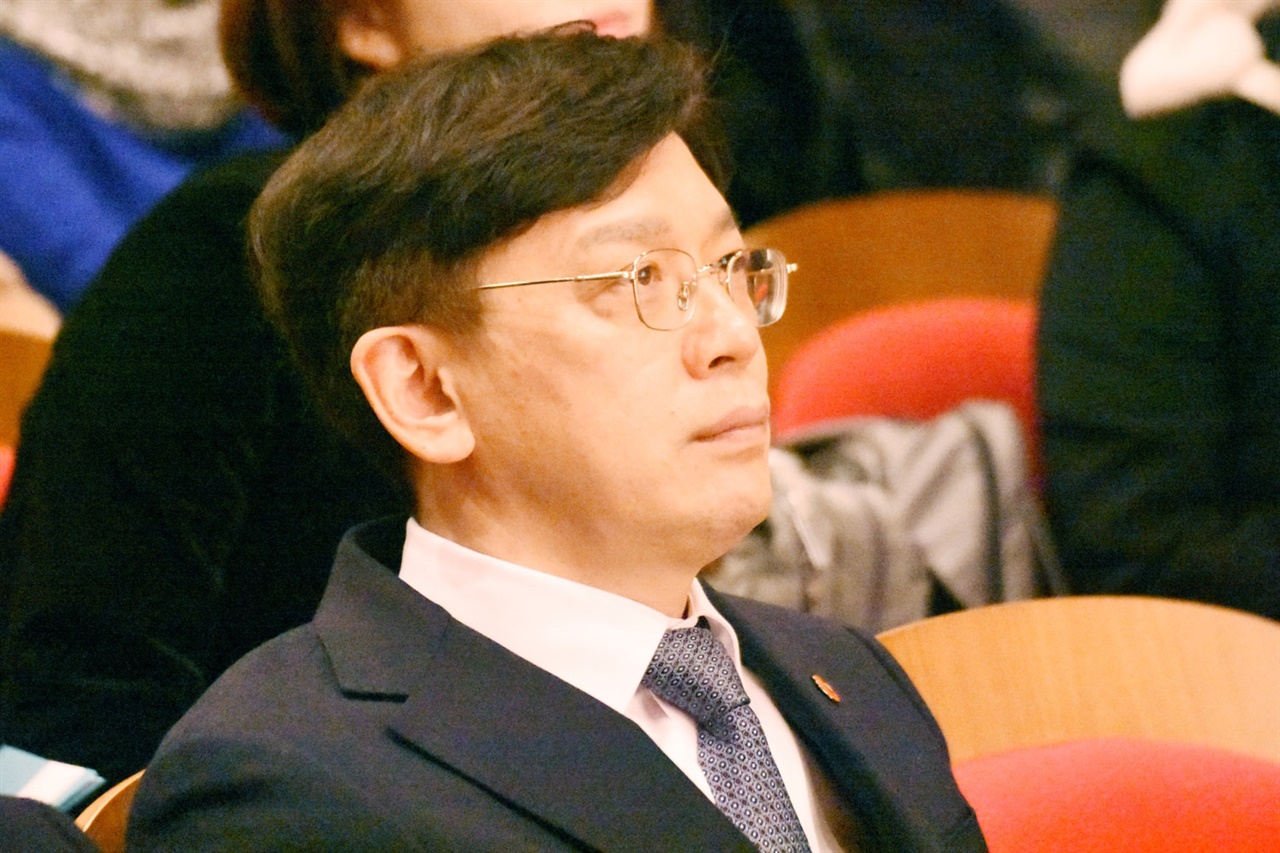 성희롱성 발언 논란으로 더불어민주당 윤리감찰단 조사를 받고 있는 현근택 민주연구원 부원장.