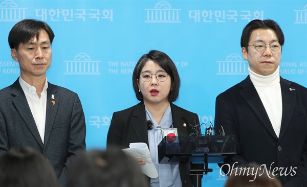 용혜인 기본소득당 의원이 15일 서울 여의도 국회 소통관에서 개혁연합신당 관련 기자회견을 하고 있다.