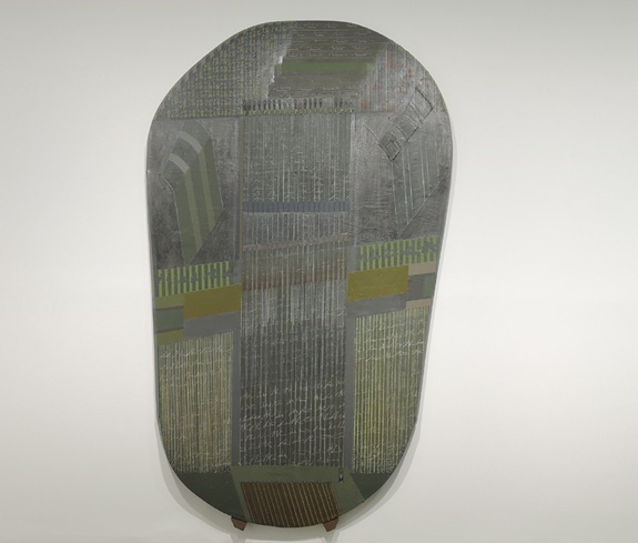 임충섭 I '수직선 상의 동양 문자' Acrylic, oil, crayon, rice paper, U.V.L.S. gel on shaped canvas, 264×156.5×6cm 2000