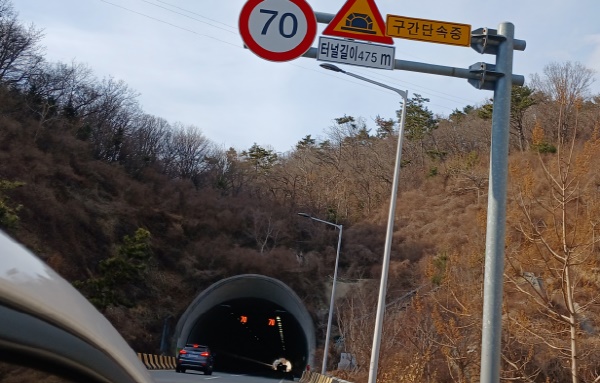 울산대교와 연결된 염포산터널. 도욱에서 남구 진행 방향