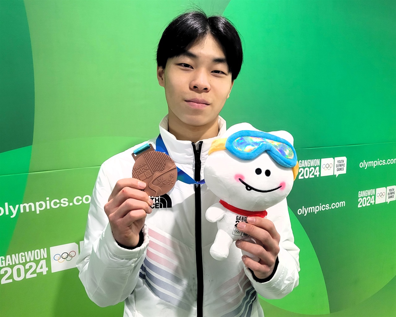  20일 열린 2024 강원 동계 청소년 올림픽 남자 쇼트트랙 1500m에서 컨디션 난조에도 투혼의 동메달을 획득한 김유성 선수.