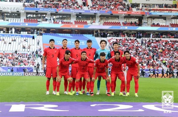  지난 20일 열린 요르단과의 2023 아시안컵 조별리그 2차전을 앞두고, 기념촬영 중인 한국 대표팀 선수들