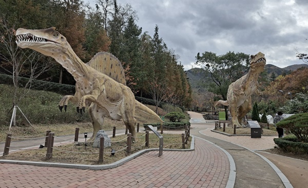 대구 앞산 고산골 공룡공원