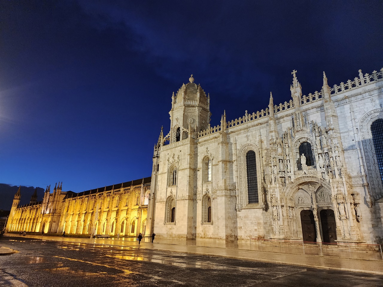 1502년에 세워진 수도원으로 포르투갈 예술의 백미로 꼽힌다.