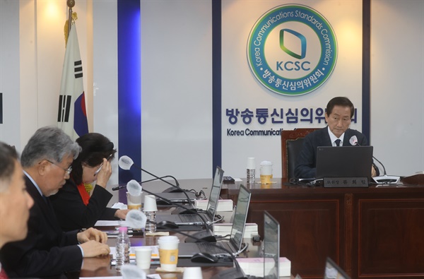 류희림 방송통신심의위원장이 지난 1월 22일 서울 양천구 목동 방송통신심의위윈회 대회의실에서 열린 제3차 전체회의에서 인사말을 하고 있다. 