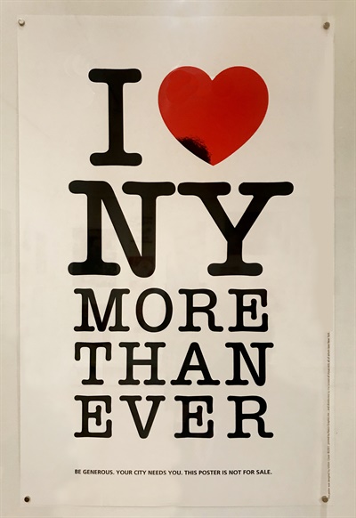 밀턴 글레이저가 디자인한 'I♥NY More Than Ever(그 어느 때보다 더 뉴욕을 사랑한다)' 포스터