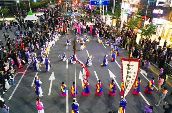 안성맞춤 남사당 바우덕이 축제 시가행진 풍경
