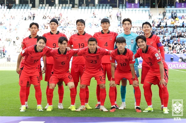 한국대표팀 클린스만호가 말레이시아전에 앞서 기념촬영을 하는 모습