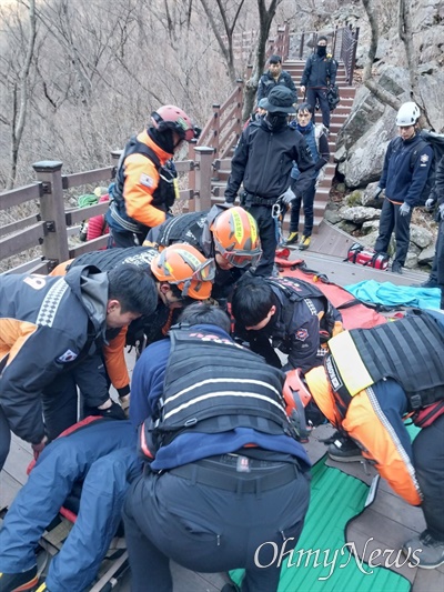  27일 오후 3시 24분경 밀양시 산내면 남명리 소재 야산에 있는 가마불폭포에서 빙벽등반 중 추락사고 발생.