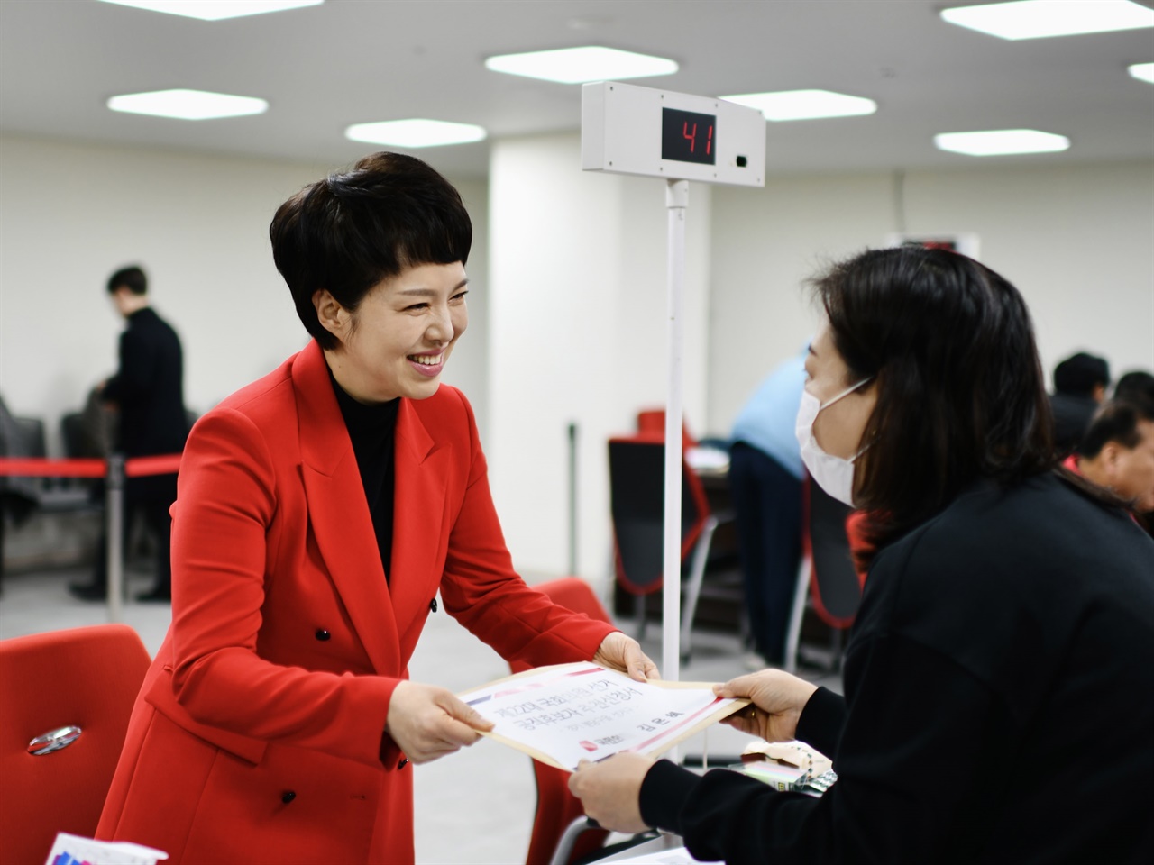 김은혜 분당을 국회의원 예비후보가 2일 분당을 선거구에 국민의힘 총선 후보 공천 신청을 통해 자신의 각오를 밝혔다.