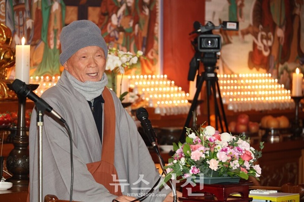  해일 스님은 “장학기금은 제가 개인적으로 드리는 것이 아니라 신도님들의 지극 정성과 보시로 마련한 것”이라며 “요즘같이 어려운 시기에도 한결같이 성금과 장학기금을 전달할 수 있어서 기쁘다"고 말했다.