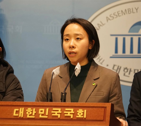 김혜미 녹색정의당 마포갑 국회의원 예비후보가 발언하고 있다. 