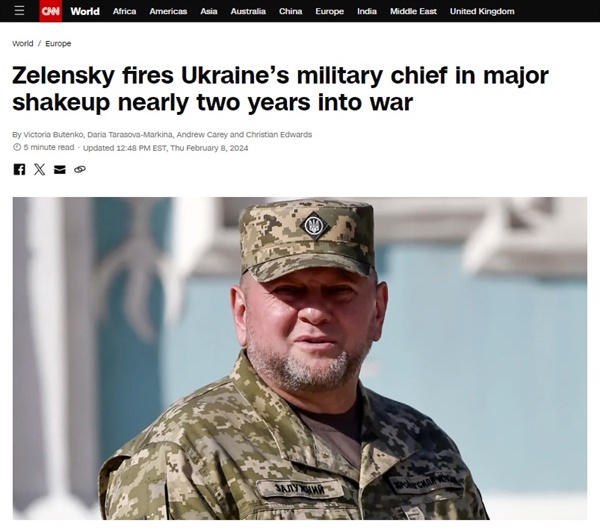 볼로디미르 젤렌스키 우크라이나 대통령이 발레리 잘루즈니 군 총사령관을 해임했다고 보도하는 미 CNN방송 