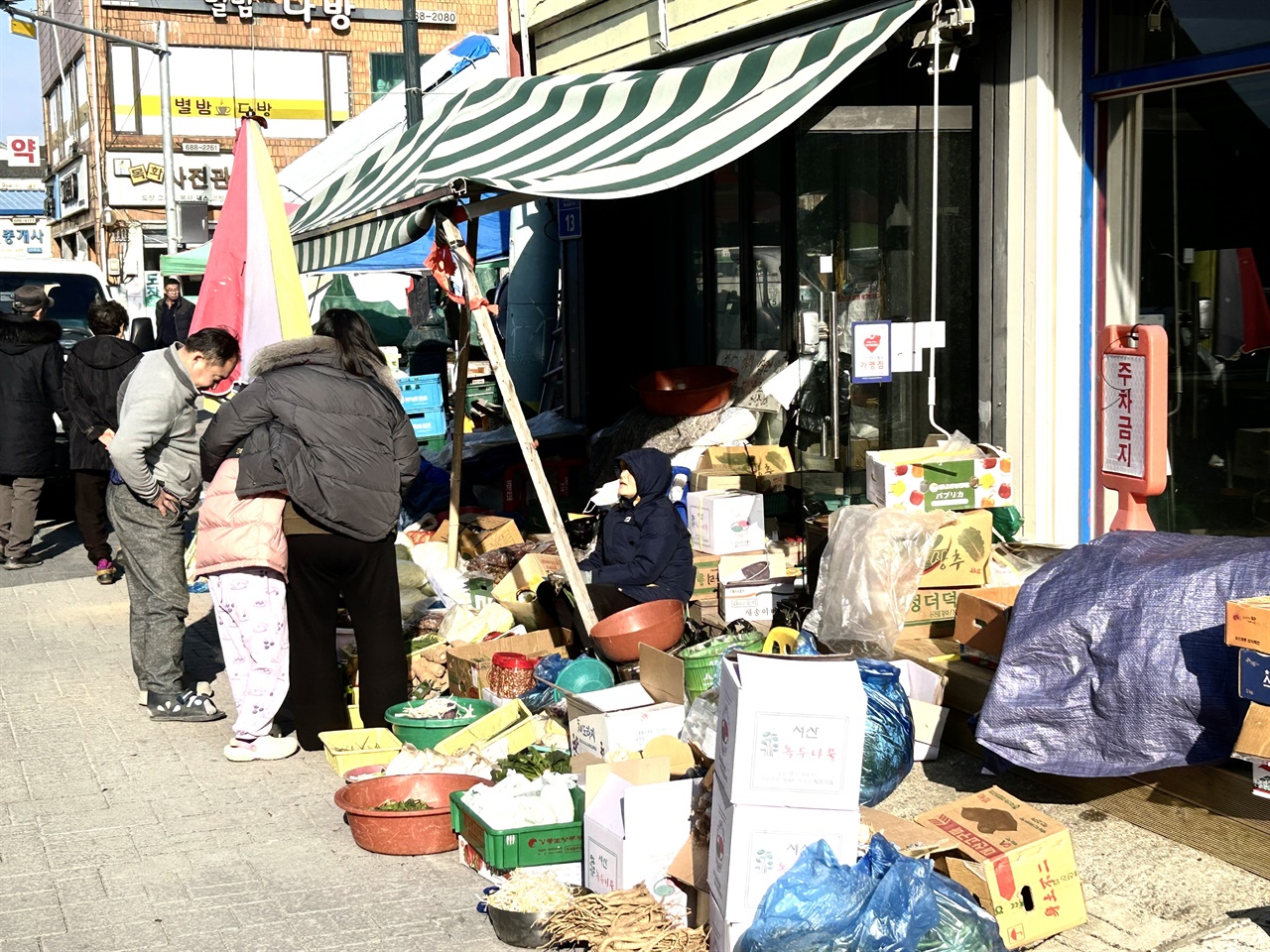  해미 전통시장도 고향을 찾은 귀성객과 차례상을 준비하는 주민들로 북적였다.