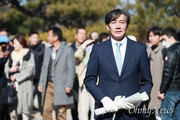 조국 전 법무부 장관이 13일 부산민주공원에서 신당 창당을 선언하고 있다.