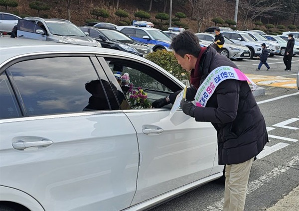  플라스틱 조화 없는 공원묘원 홍보 활동.