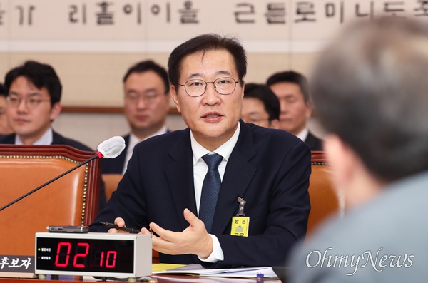박성재 법무부장관 후보자가 15일 오전 서울 여의도 국회에서 열린 인사청문회에서 답변하고 있다.