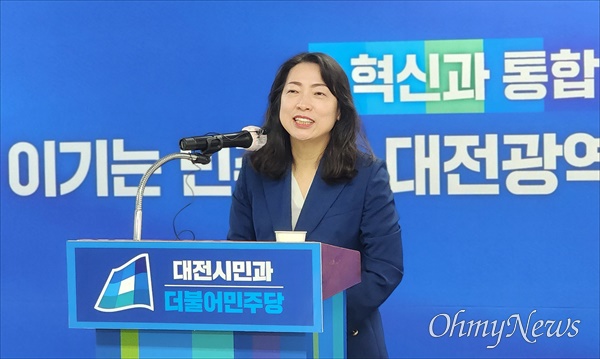더불어민주당 대전 유성구을 후보로 공천된 황정아(46) 한국천문연구원 책임연구원이 22일 오전 민주당대전시당사에서 총선 출마를 선언했다.
