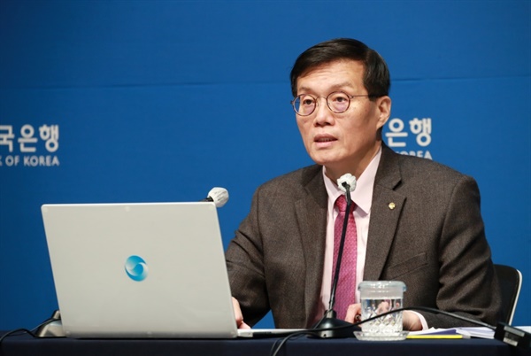 이창용 한국은행 총재가 22일 오전 서울 중구 한국은행에서 열린 통화정책방향 기자간담회에서 발언하고 있다.