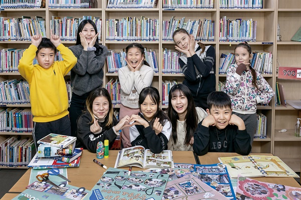 ‘푸른마을 함박도서관’의 한국어 교실. 현재 함박마을이 소재한 연수1동에는 6000명 안팎의 고려인 가족들이 둥지를 틀었다. 단일 지역으로는 광주 고려인마을과 안산 땟골마을을 웃돈다.